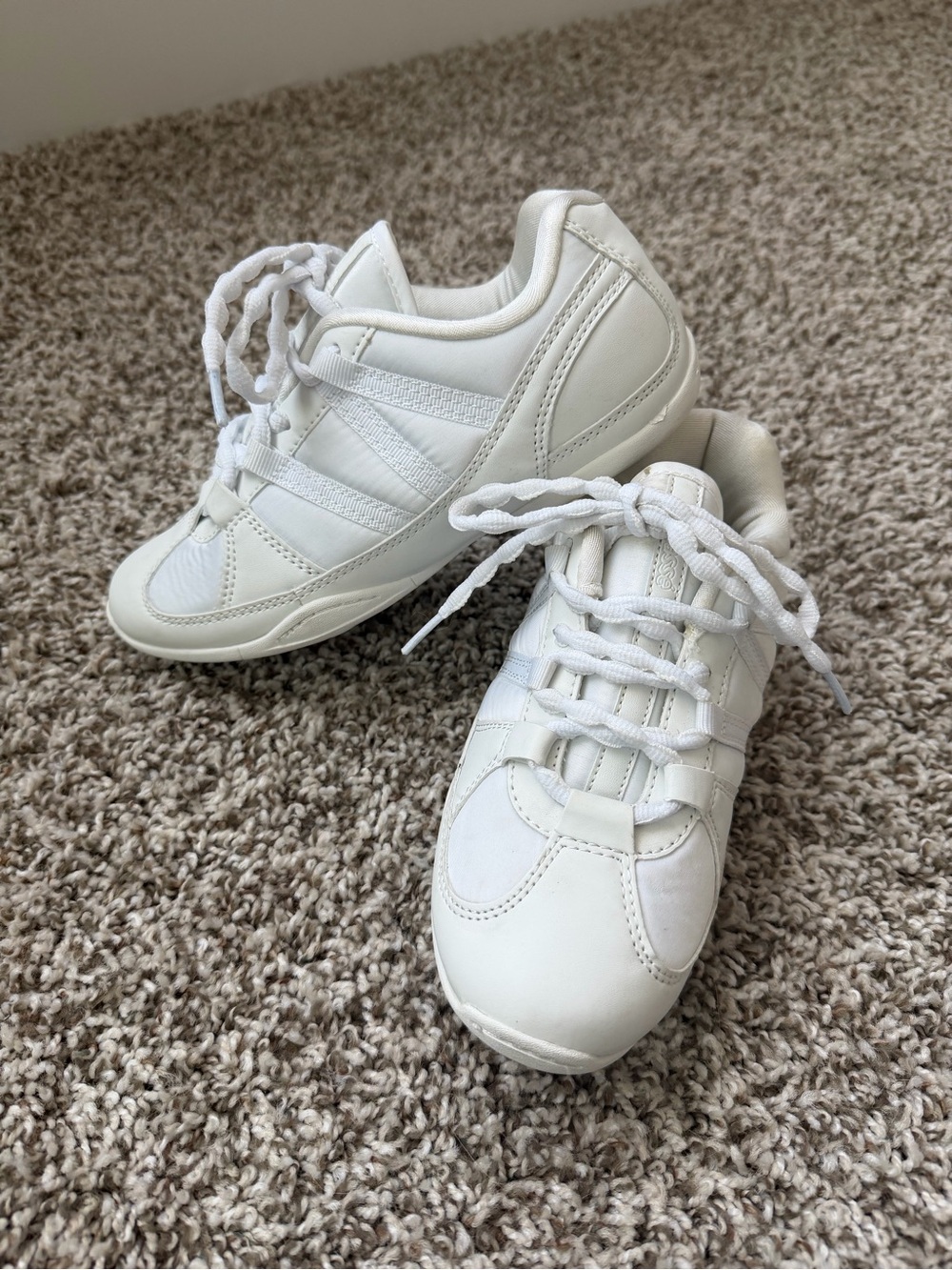 Chasse White Cheer Shoes with Satin Upper! Size Youth 5